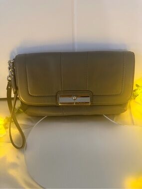 Coach Classic Quilted Leather Wristlet Clutch in Gray